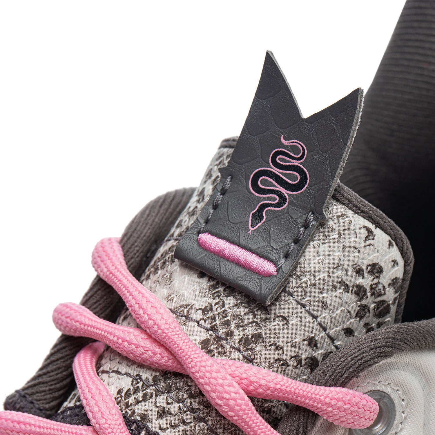 Wade Ice Blood 2 V2 「巳年」｜メンズバッシュ｜ローカットバッシュ